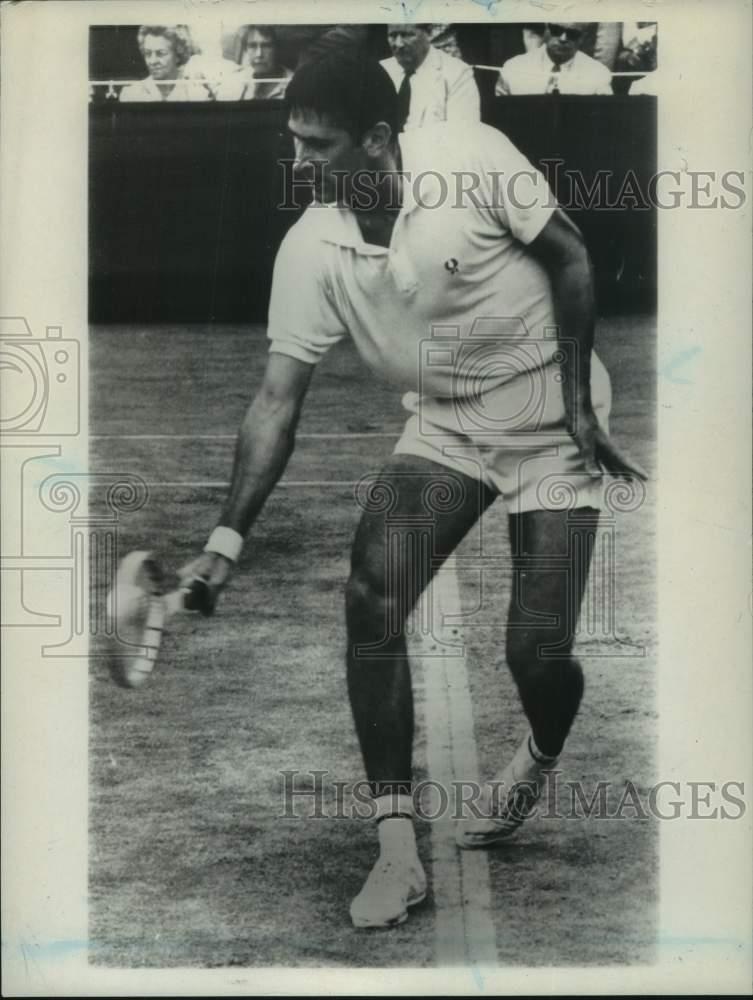 1978 Press Photo Tennis player Marty Riessen hits backhand shot in a m - Historic Images