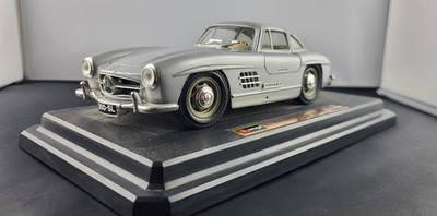 Bburago Burago Mercedes Benz 300 SL (1954) Silber 1:18
