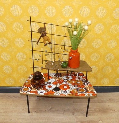 große Blumenbank 60er 70er Jahre Etagere Blumenhocker Deko Orange flower power