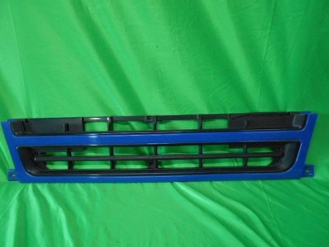 JDM Mitsubishi Fuso Fighter FK61FJ Radiator Grille Grill Used - Image 3 of 4