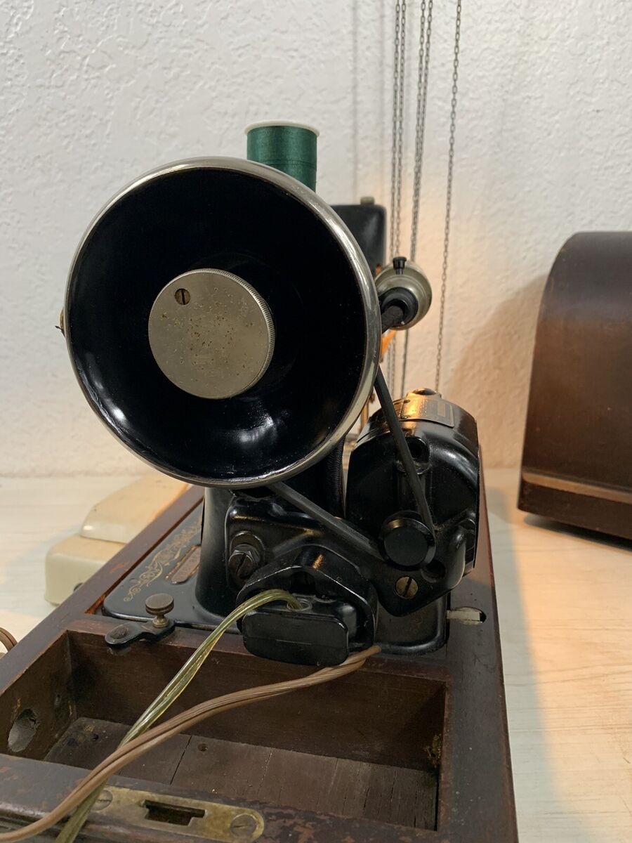 Vintage Antique Portable Singer Sewing Machine Bent Wood Vintage Antique Portable Singer Sewing Machine Bent Wood