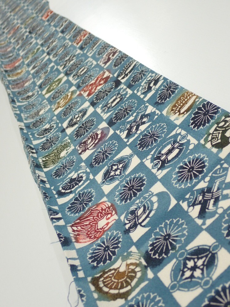 1U07z40 Japanese Kimono Silk FABRIC Takaradzukushi Blue-Gray 56.3