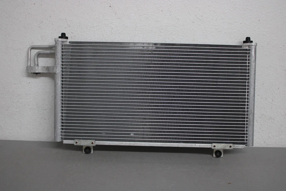 Condensador de aire acondicionado delantero Kia Sephia 1999 2001 Foto 2 de 4