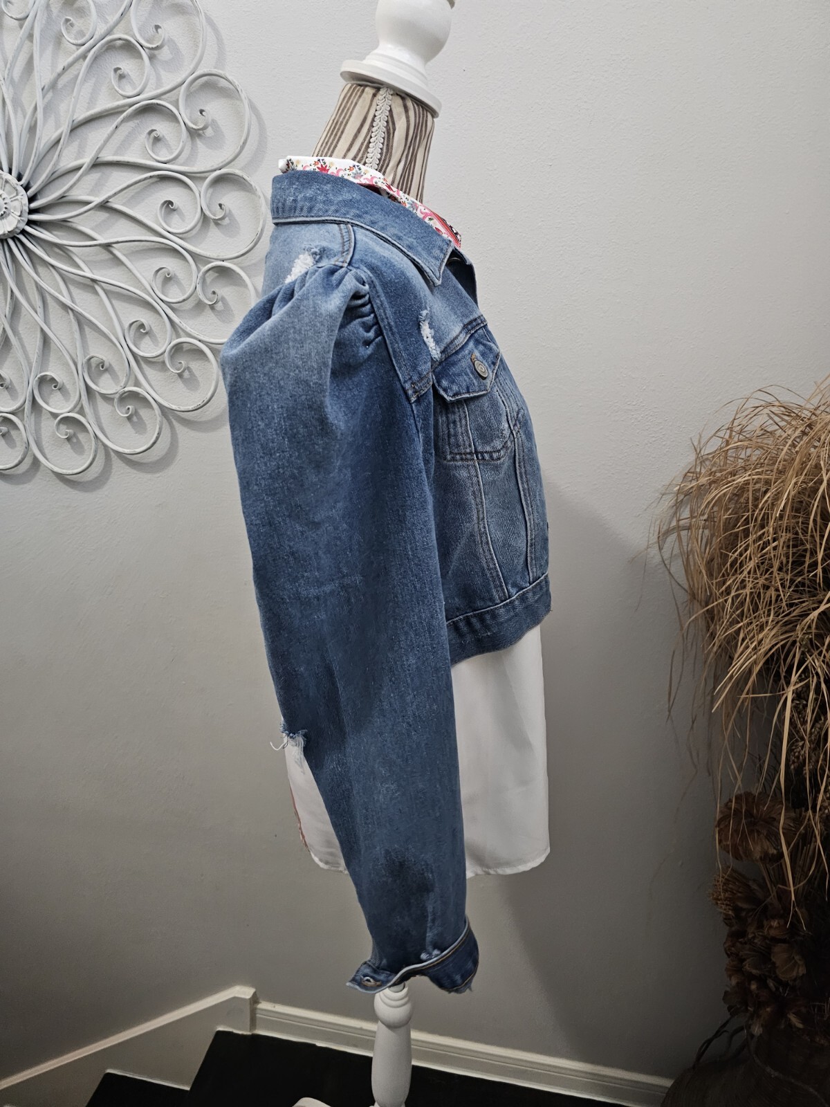 Five by Five Distressed Puff Shouldered Cropped D… - image 4