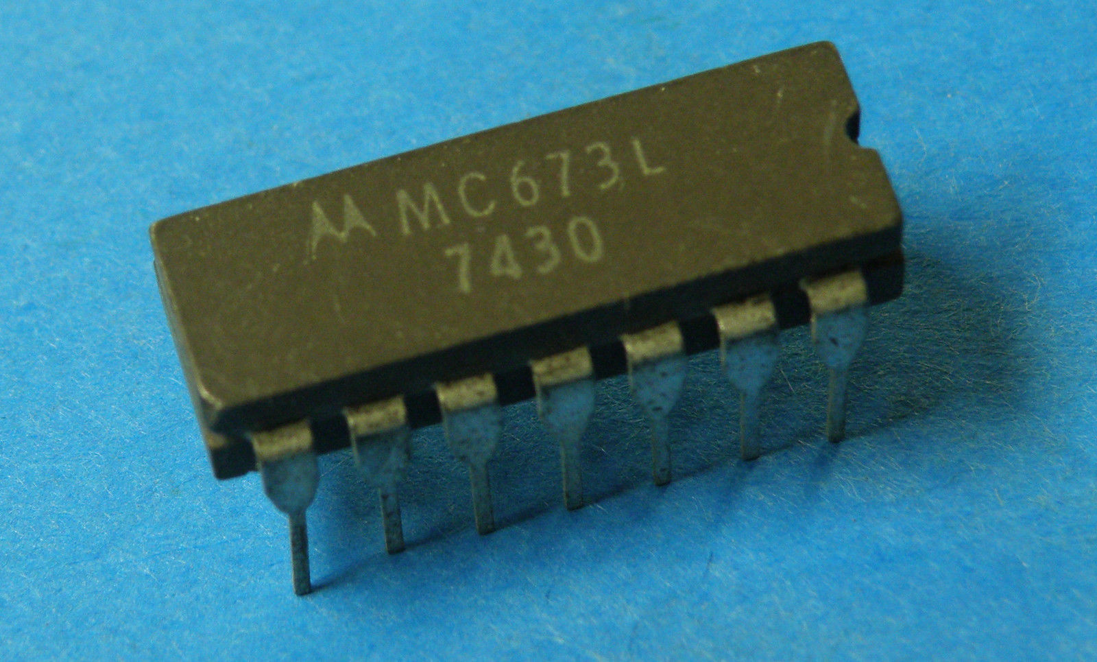 MC673L Solution d'Organisation Connectée pour Optimiser votre Bureau