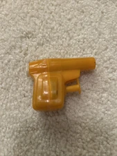 VINTAGE YELLOW/MUSTARD PLASTIC SQUIRT GUN TOY SMALL
