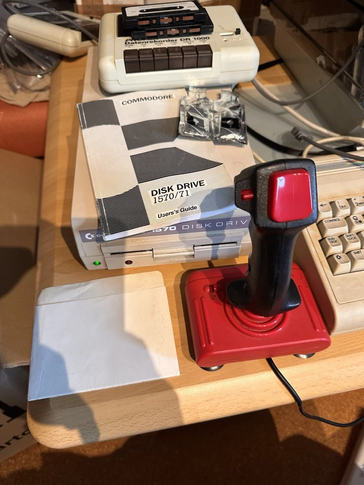 Commodore C64 in top Zustand! Ohne Monitor, Mit Floppy, Datasette 2/ Joys. Uvm. - Bild 3 von 4