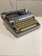 TRIUMPH GABRIELE 35 TYPEWRITER. CURSIVE. GERMANY 1970. SPACE AGE. SPANISH LAYOUT thumbnail