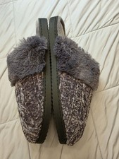 Dearfoams Cozy Comfort Women's Gray Cable Knit Chenille Scuff Slippers, Size9-10
