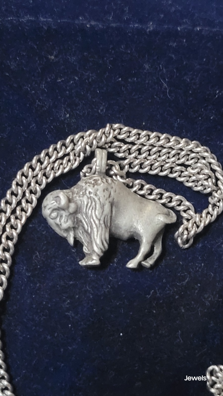 Avon Silver Tone Buffalo Charm Pendant Curb Link Chain Necklace Signed