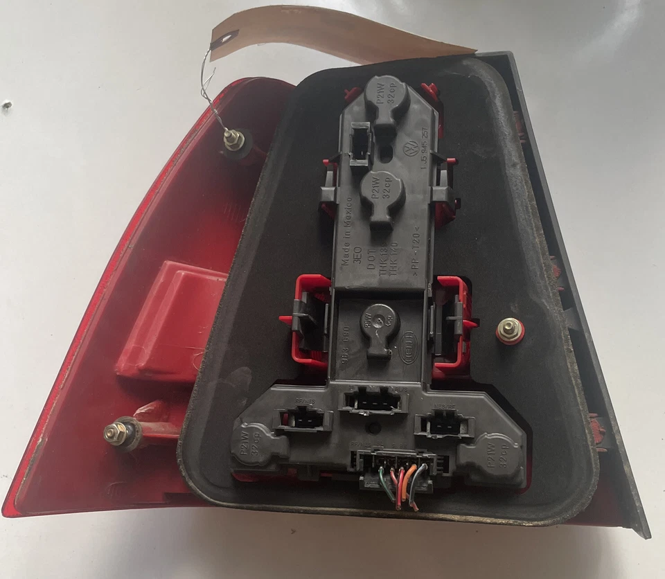 Luz trasera izquierda conductor Volkswagen Jetta 1999-2003 OEM usada Foto 2 de 2