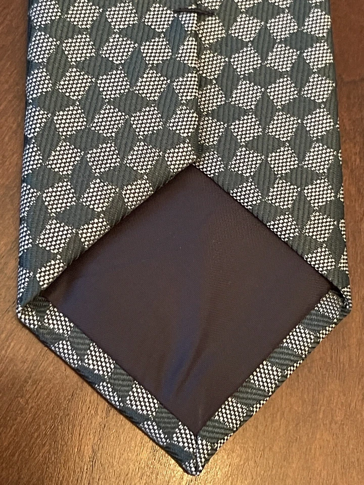 Van Heusen Green 100% Polyester Men’s Neck Tie Made In China - Image 2 of 4