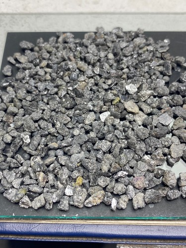 Lot De 4 Diamants Bruts Naturels Noir-gris, 1 Carat Au Total - Non Taillés, Origine Afrique Du Sud