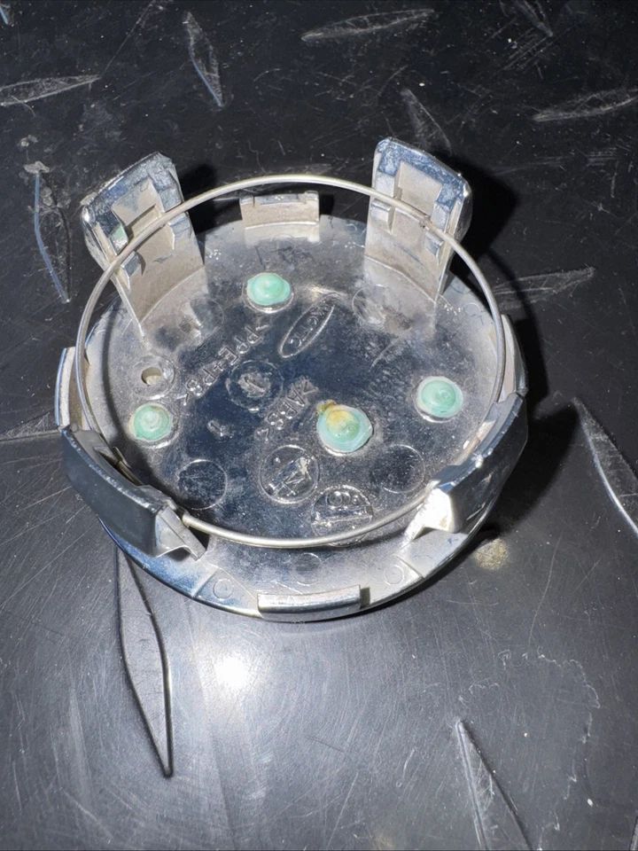 LEXUS IS250, IS350, LS430, RX350, RX450h, SC430 OE CENTER CAP 42603-30590 Chrome - Image 2 of 2