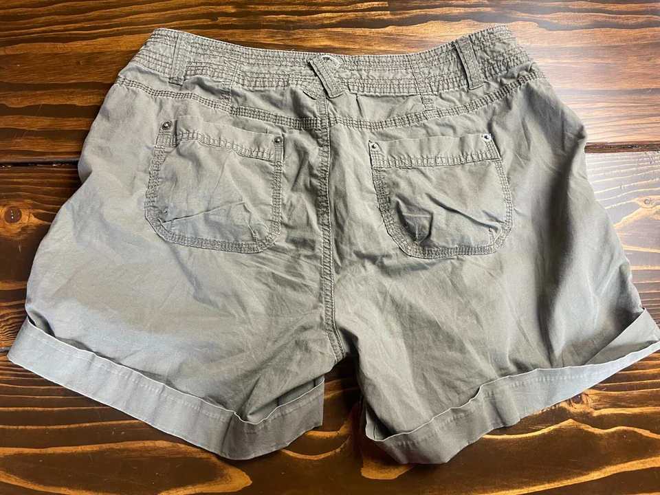 Pantalones Cortos INC International Concepts, Para Mujer Talla 6, Verde, Bolsillos Foto 2 de 4