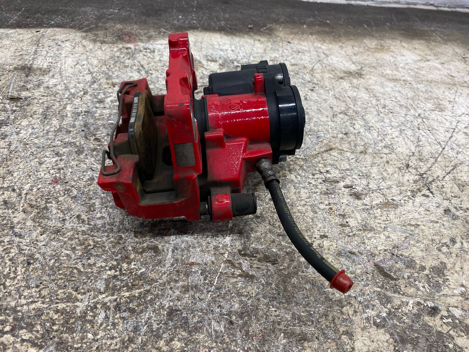 2017-2024 MASERATI LEVANTE OEM REAR LEFT BRAKE CALIPER RED 06700388360 RED *36K*