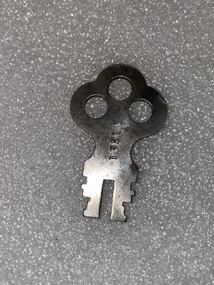 Llave de maletero antigua Eagle Lock Company No. Llave de maletero 13E11 Ealge Lock Co Foto 3 de 4