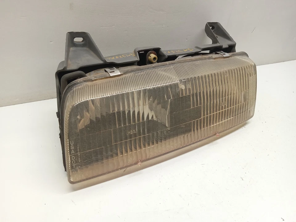 Faro delantero izquierdo Chevrolet Beretta 1989 OEM, 114-00182B Foto 3 de 4