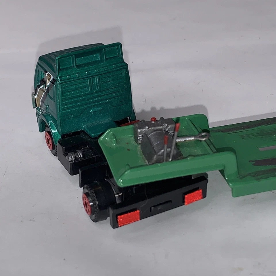 Semirremolque fundido a presión Yatming #1408 Mercedes-Benz NG 85 1/87 verde con plataforma de remolque Foto 3 de 4