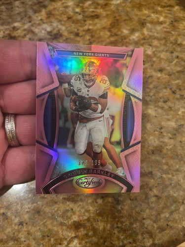 SAQUON BARKLEY🔥🏈COME NUOVO /199 ROSA PARALLELO📈2021 PANINI CERTIFICATO #81 2000 YARD! - Foto 10 di 16