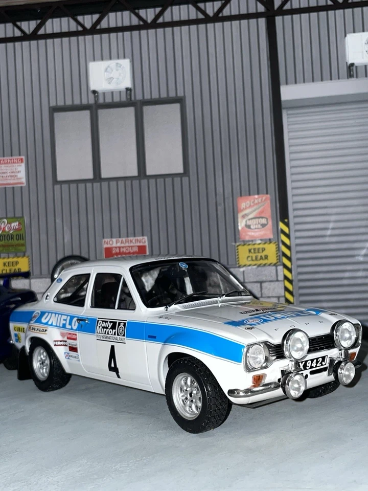 Espejo retrovisor diario IXO 1/18 1972 Ford Escort Foto 4 de 4