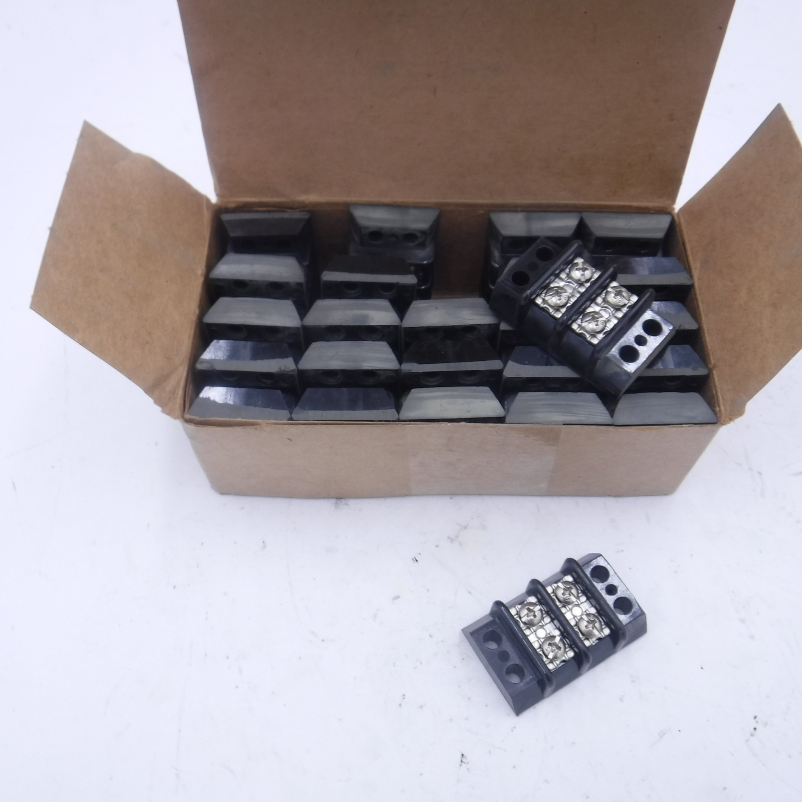 25 Pack Marathon 302 SP Terminal Blocks 30A 600V 10-22 CU Strd
