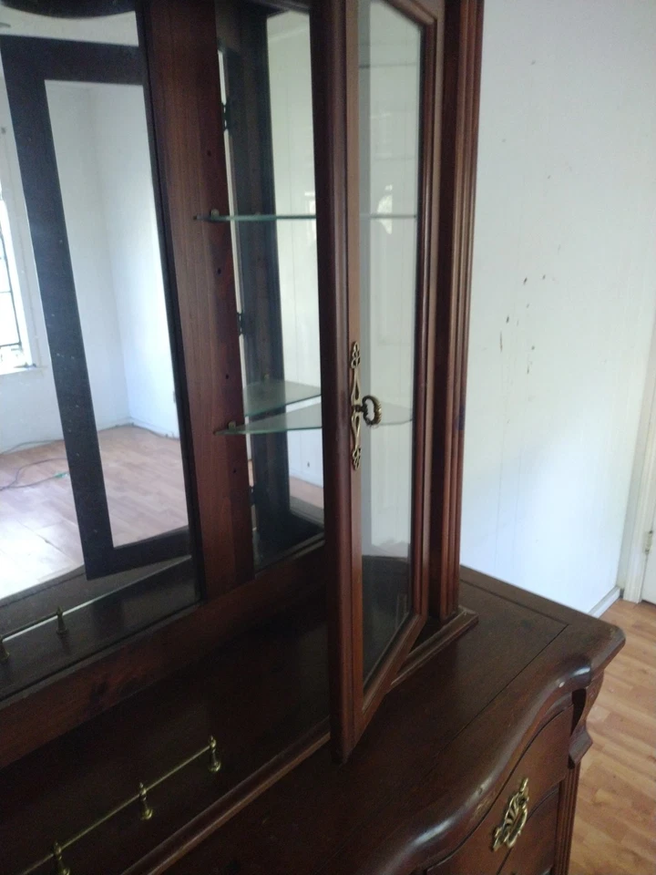 Nice Soild Wood Dresser Mirror Chest with Drawers Bedroom Furniture - Image 2 of 4