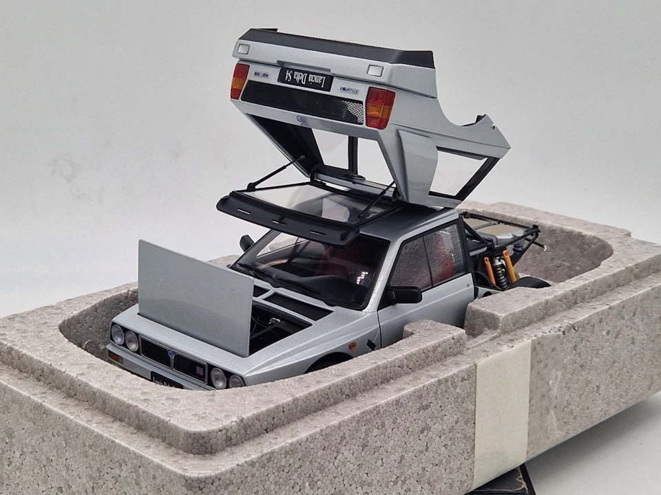 LANCIA Delta S4 stradale - Autoart - Scala 1/18 - Immagine 3 di 4