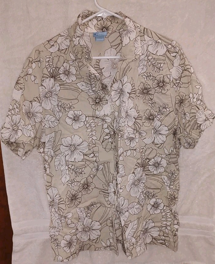 Classic Elements Women's Floral Pattern Button Do… - image 1