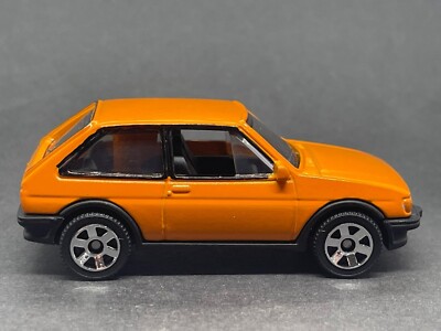 Matchbox 1:64 Einzelfahrzeug | 1983 FORD FIESTA MK 2 | Modellauto Für Kinder & Sammler | Mit Realistischen Details & Drehenden Rädern