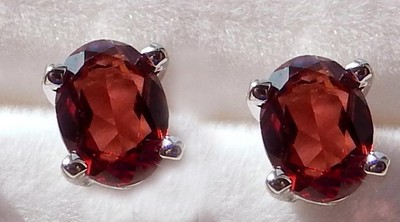 Madagaskar Granat Ohrringe 6x4 mm facettierte Ovale Pfosten /Nuss 925/SS