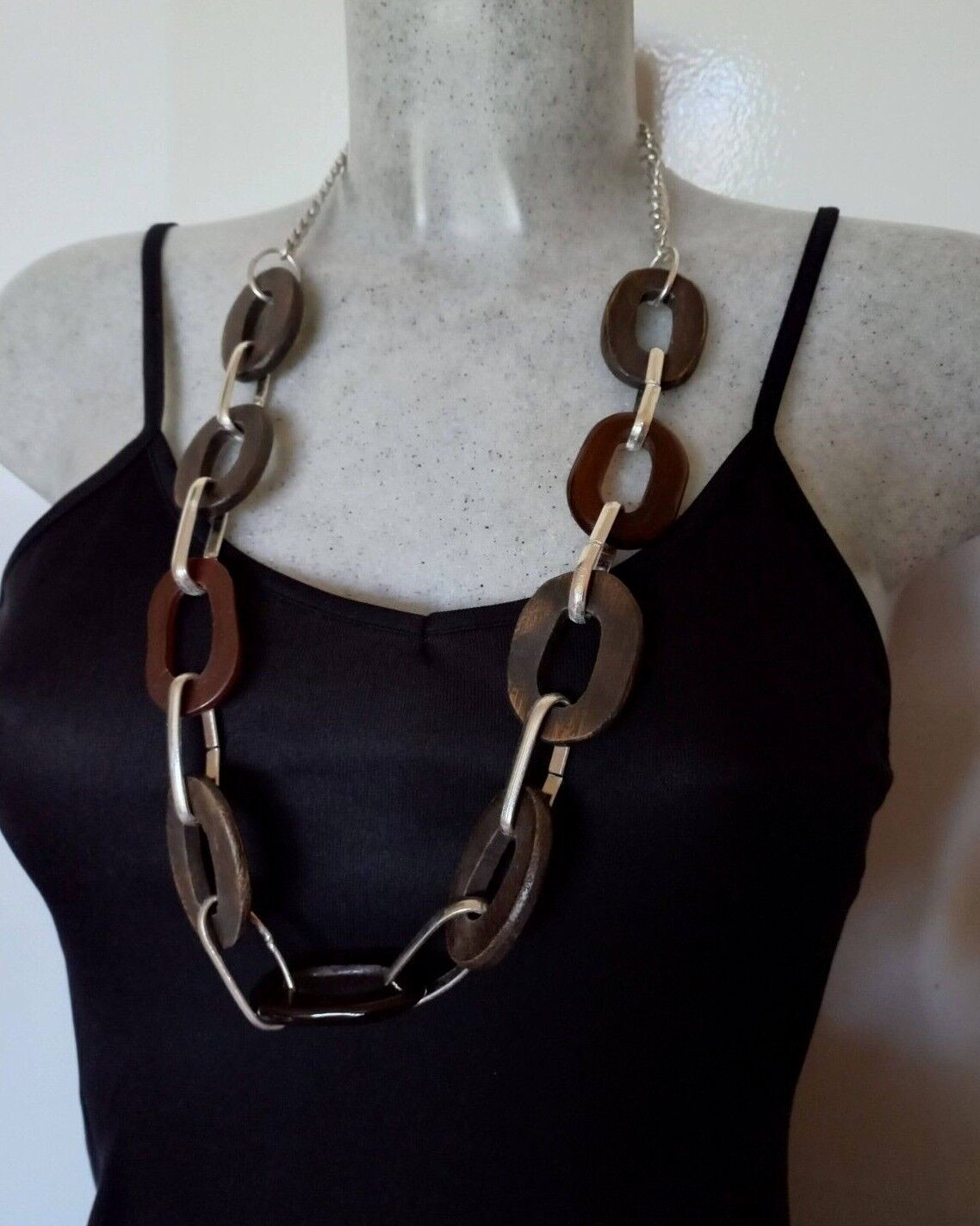 Sautoir Atoll Palme collier en bois et résine idéal pour sublimer une robe d'été