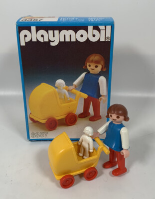 playmobil 1955 Edition フィギュアセット Playmobil 3751 Rabbit Hutch with Grandfather Farmer