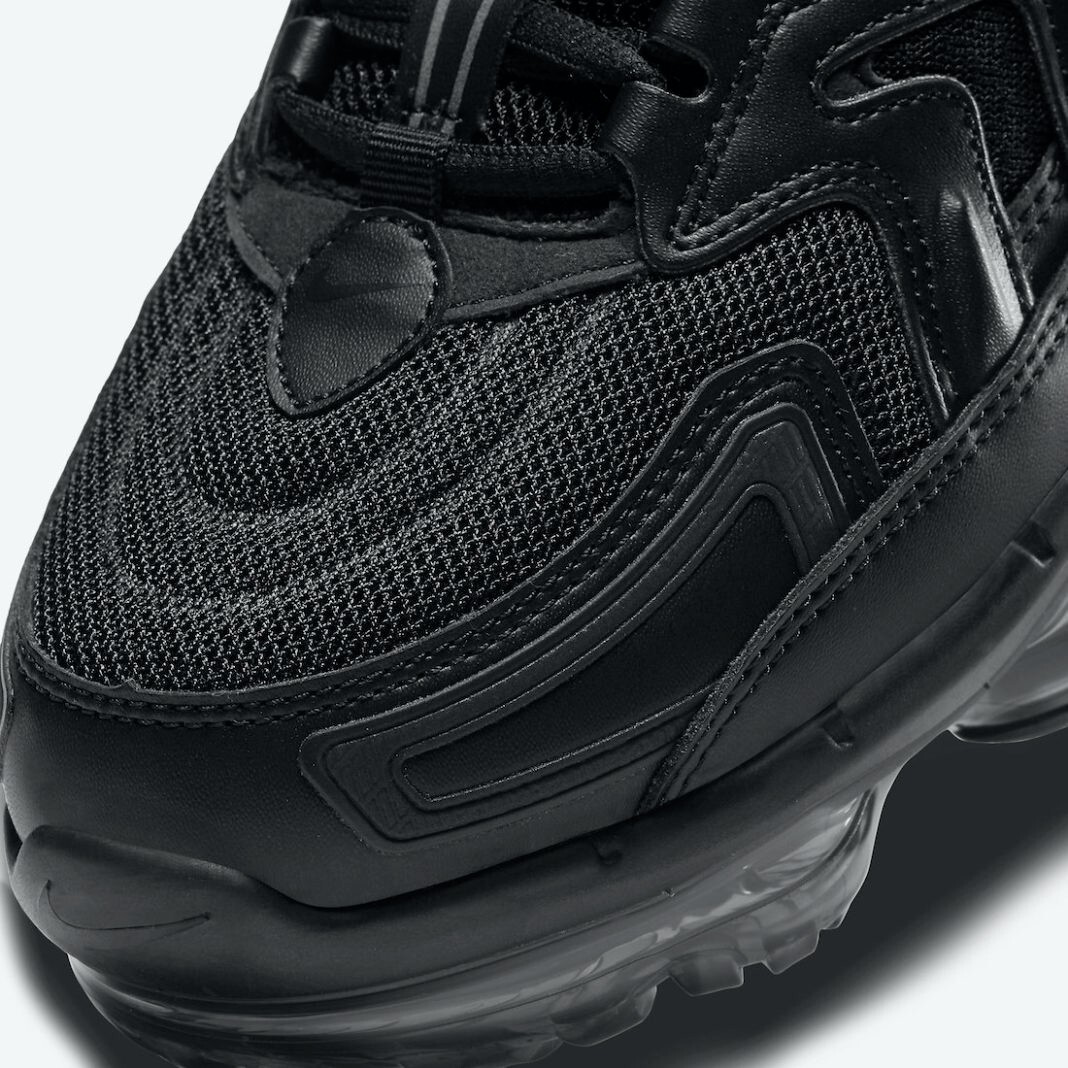 Nike Air Vapormax EVO Triple Black New Sneakers Size 7.5 US Nike Air Vapormax EVO Triple Black New Sneakers Size 7.5 US