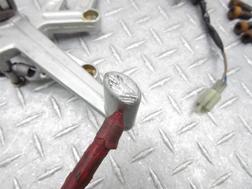 1998 97-01 Triumph 955 Speed Triple Right Rearset Pedal Foot Peg Rest Bracket - Foto 11 di 13