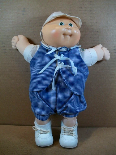 Vintage Cabbage Patch Kids ~ Tan Hair ~ Green Eyes ~ w/Clothes, Shoes, Hat,....