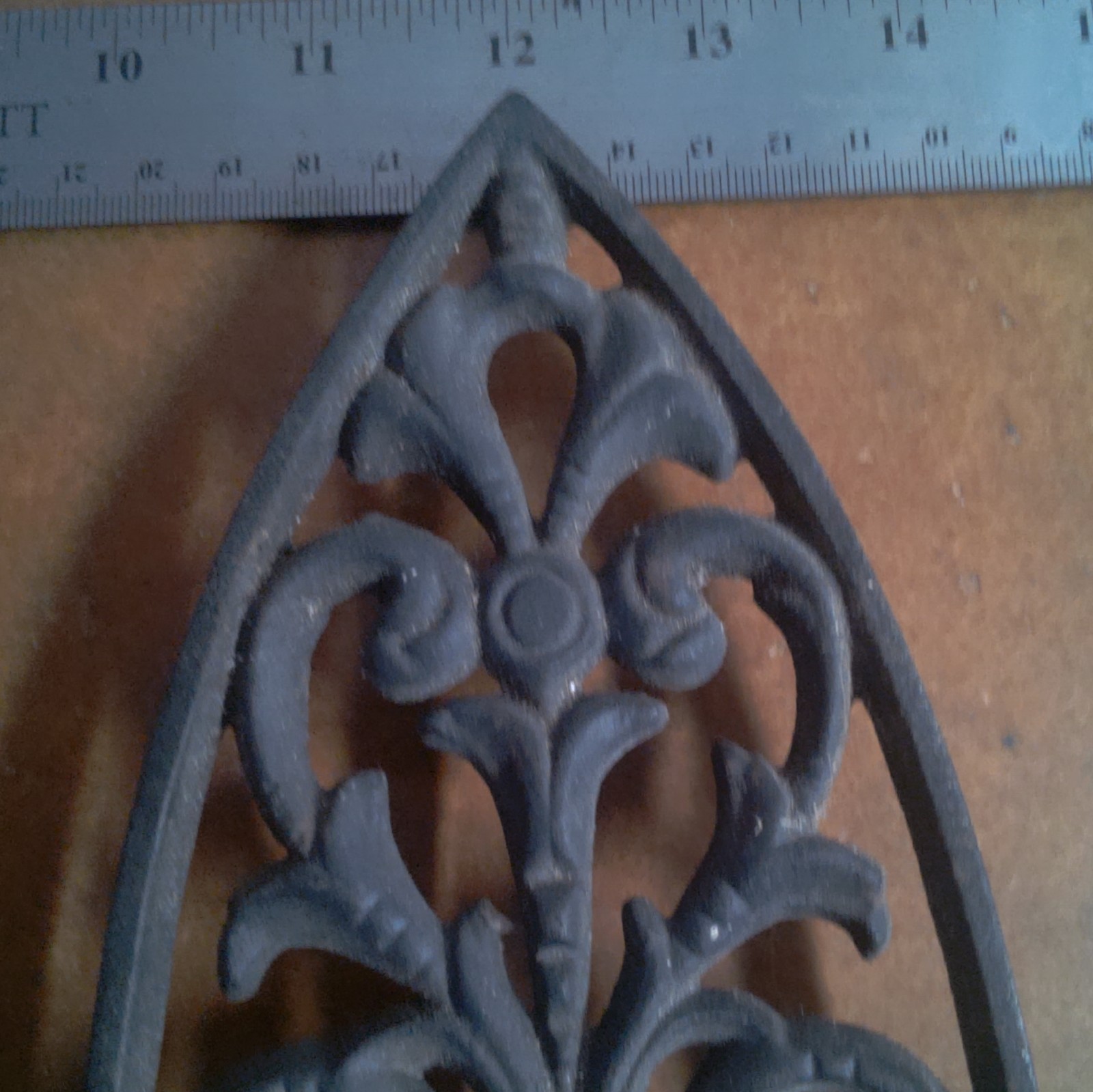 Griswold Cast Iron Triangle Trivet Scroll Pattern Black No. 1725 11in - second product detail image
