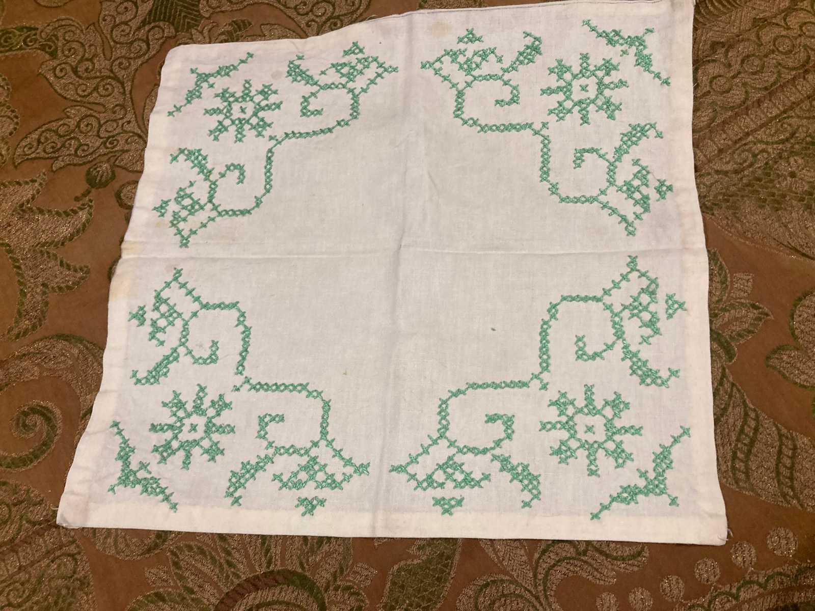 Beautiful White Linen Vintage Cross-Stitched Hand Towel - !8