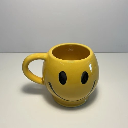 Vintage 1970’s McCoy Pottery USA Ceramic Yellow Smiley Happy Face Mug Coffee Cup