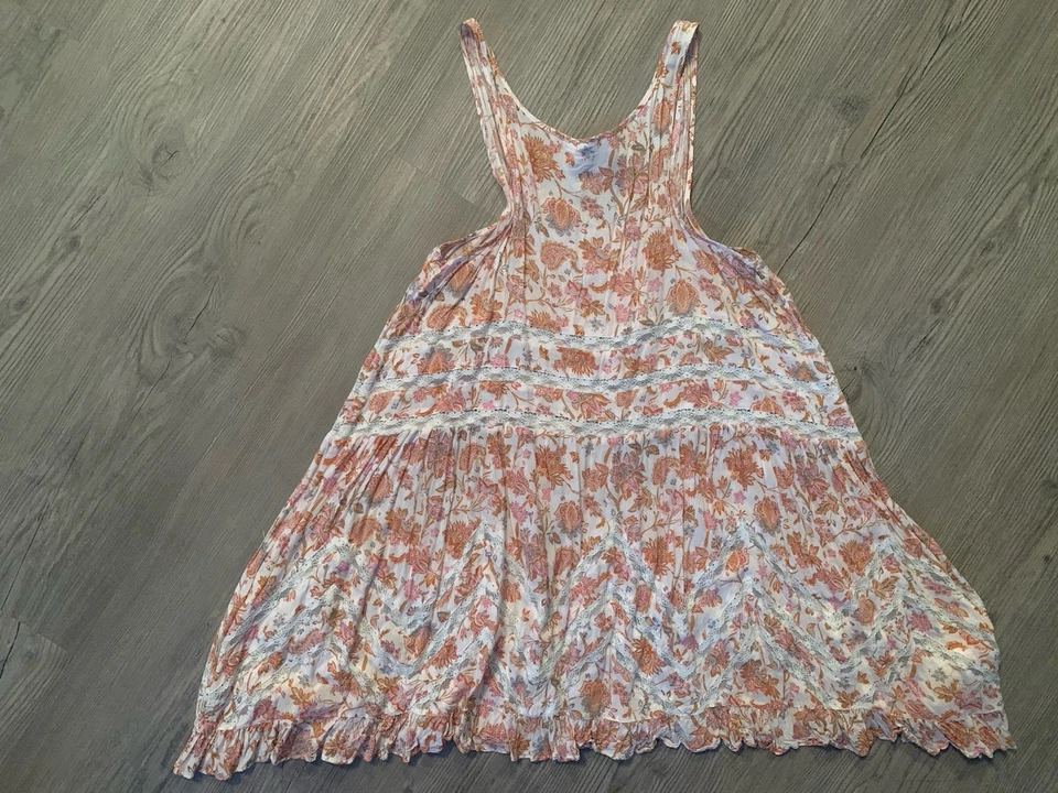 Vestido de noche floral con inserciones de encaje de rayón íntimamente Free People talla grande Foto 2 de 4