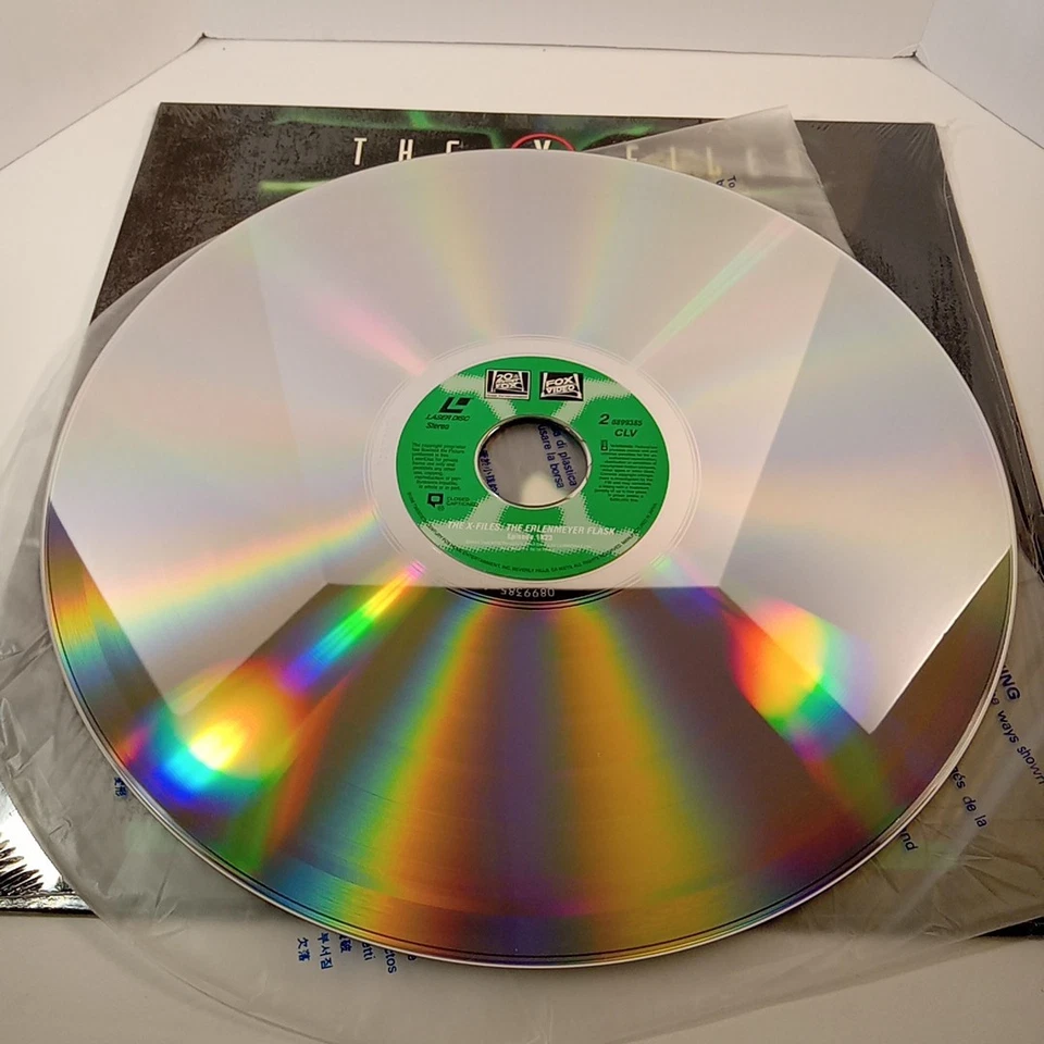 The X Files Darkness Falls & The Erlenmeyer Flask. Lazer Disc. Foto 4 de 4