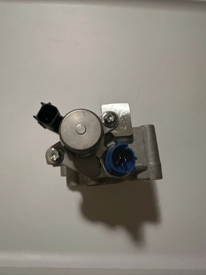 Engine Variable Valve Timing (VVT) Solenoid VVT239 fits 2010 Honda CR-V 2.4L-L4 - Image 3 of 4