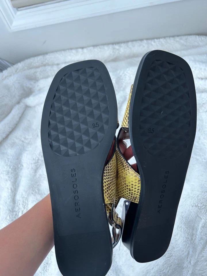NWT Aerosoles Women's Size 9.5 Yellow and Black Flat Sandals - Image 3 of 4