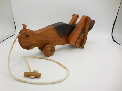 Wooden Grasshopper Pull Toy 14