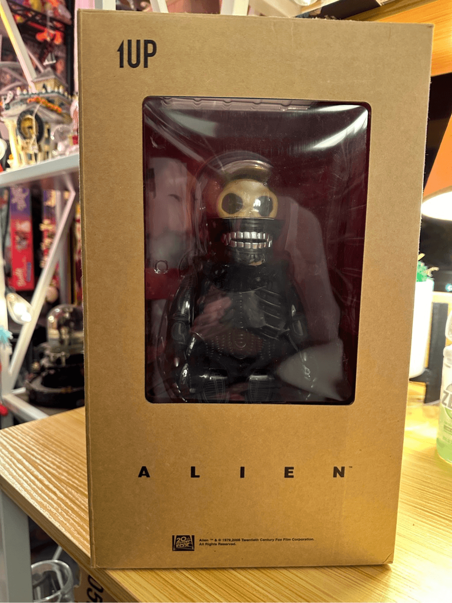 Medicom Kubrick 400% Alien Figure Vintage Kenner Version + Medicom Kubrick 400% Alien Figure Vintage Kenner Version +
