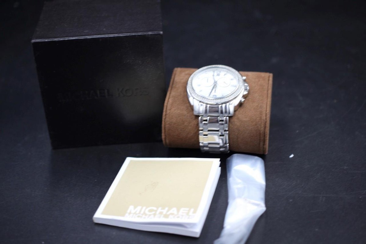 BOXED Michael Kors Silver Tone Dial Crystal Accent Round MK-5602