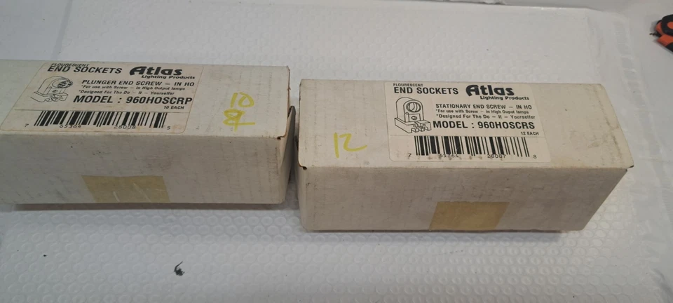 Lote de 22 enchufes Atlas Electric 960HOSCRP HO, nuevos en caja abierta Foto 3 de 4