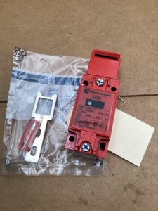 Telemecanique XCSA723 Safety Interlock 300Vac 10A T-Xcs
