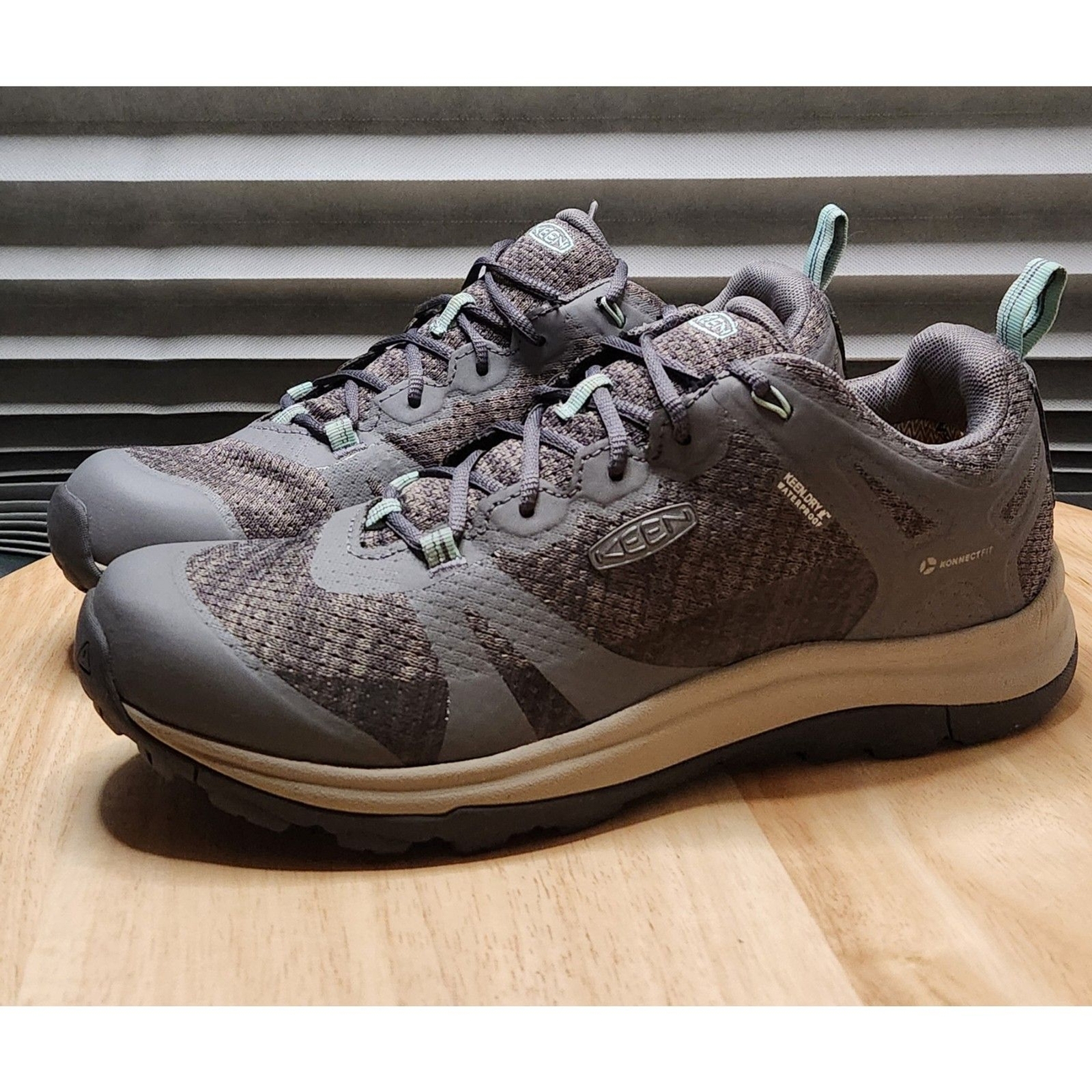 Keen Terradora II waterproof hiking shoes for women size 9.5