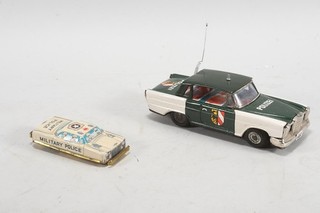 O55R28 2x Vintage Blechspielzeug Modellauto Polizei & Military Police